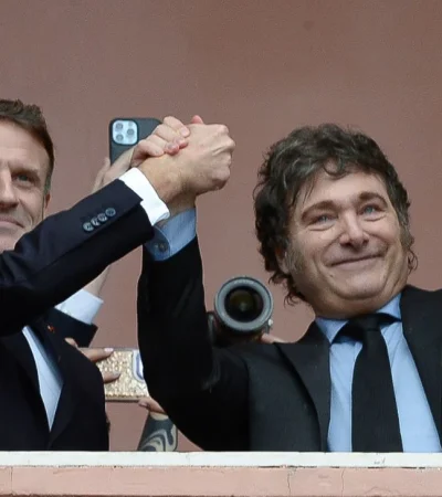 Los mandatarios Macron y Milei en la visita que el galo hizo a la Casa Rosada. (Foto: archivo web)