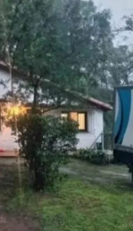 El femicidio fue cometido en esta vivienda rural. (Foto: cronica.com.ar)