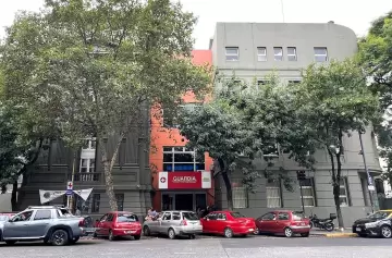 Brutal ataque en el Hospital de Niños: empleada apuñalada tras pedir que no fumen