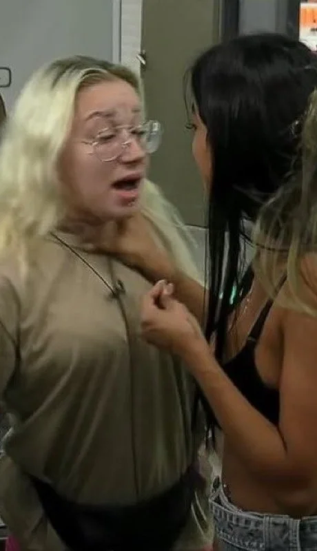 Escándalo en Gran Hermano: Luz tomó del cuello a La Tana en una discusión