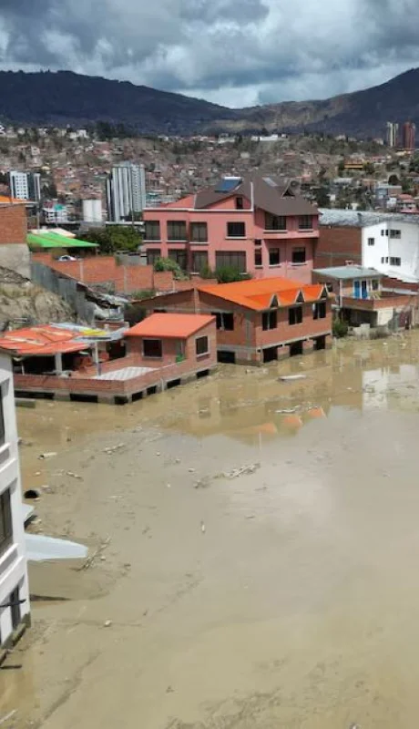 La nación del altiplano tiene casi la totalidad de su territorio sumido en torrenciales lluvias.