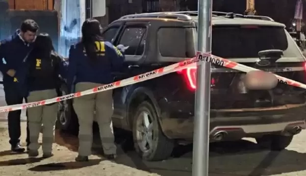 La camioneta que fue atacada por una balacera.