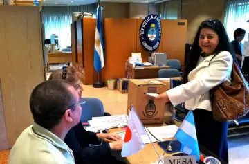 Voto postal en el exterior: Iván Dubois explicó por qué debe volver a implementarse