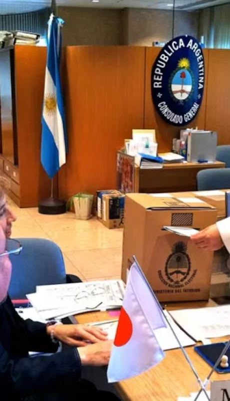 Actualmente, los argentinos que se encuentran en el exterior votan de manera presencial. (foto: archivo web)