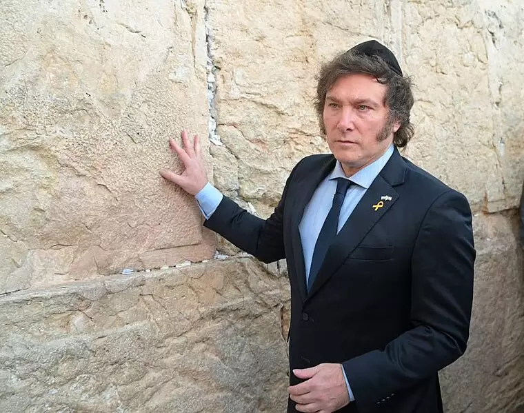 Javier Milei en el Muro de los Lamentos, en Jerusalén. (Foto: archivo web)