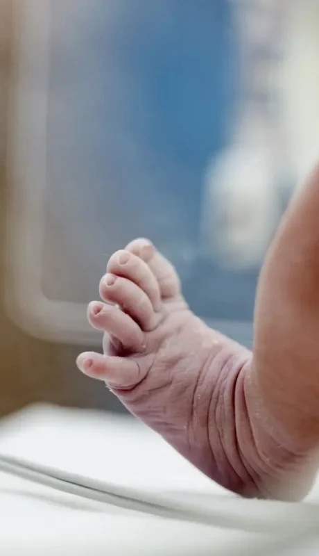 ¡Milagro inesperado! Fueron a despedir a su nietito a la morgue y lo encontraron vivo