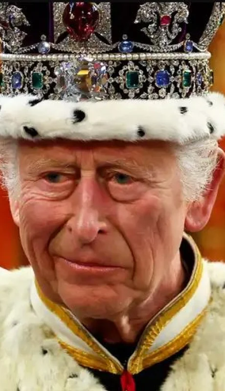 El monarca británico se vió superado por los efectos colaterales de su tratamiento.