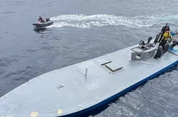 Sorprenden a un "narcosubmarino" con casi 7 toneladas de cocaína