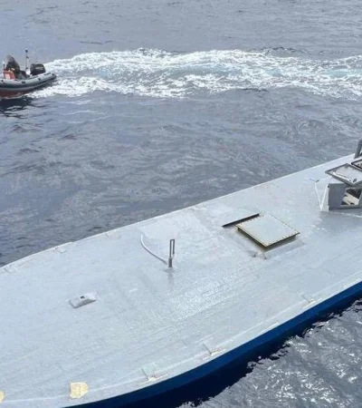 En "narcosubmarino" es una embarcación semisumergible.