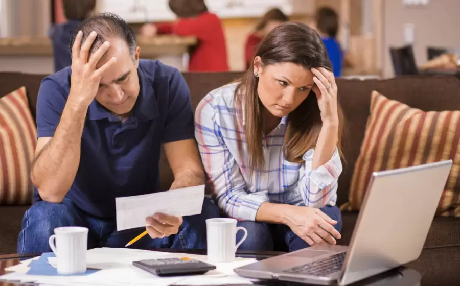 Auto, vestimenta, colegio, club. Los gastos propios de la clase media.