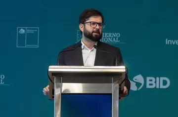 Gabriel Boric estalló en críticas durante la Asamblea de Gobernadores del BID
