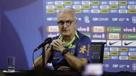 Dorival Júnior, ahora ex DT de Brasil.