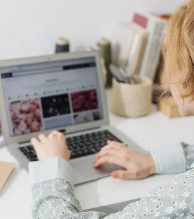 El trabajo remoto y la flexibilidad son valores que los jóvenes privilegian en las relaciones laborales/