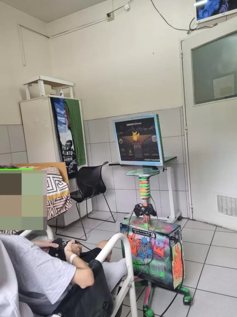 La ONG La Guarida entregó consolas gamer en los hospitales Notti, Fleming y Perrupato/