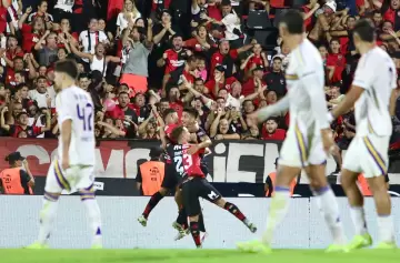 Newell's se hizo fuerte de local y le ganó con autoridad a un Boca desconocido