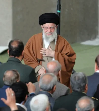 El líder supremo del régimen persa apareció para confrontar con la Casa Blanca.