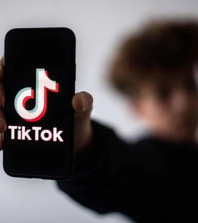 Los retos de TikTok muchas veces pueden ser peligrosos y pueden poner en riesgo a los adolescentes.