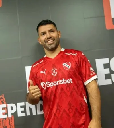 El Kun Agüero volvió a jugar para el Senior