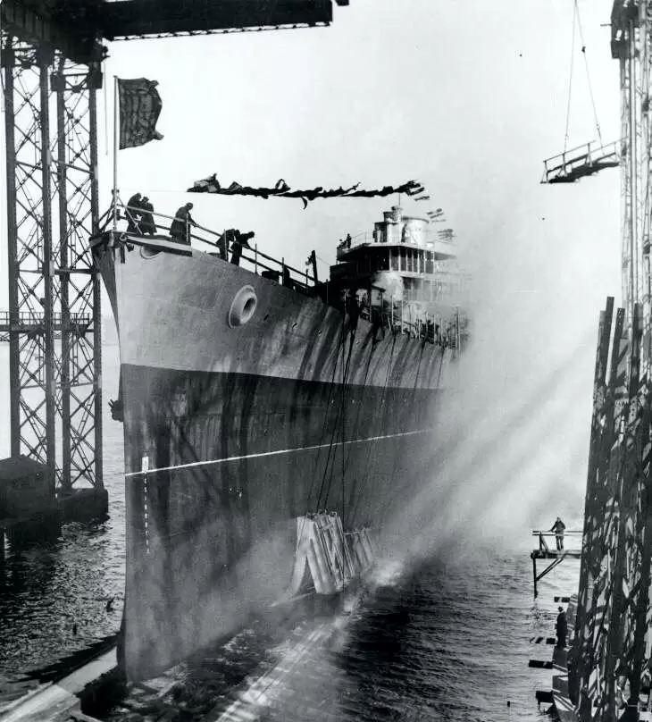 Botadura del USS Phoenix. Imagen: archivo web