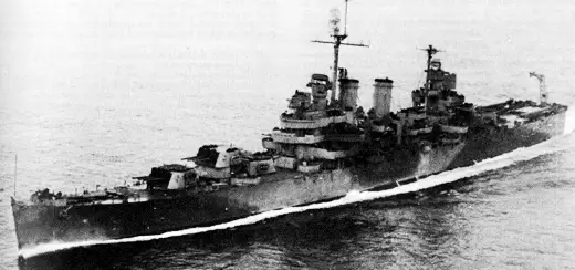 El USS Phoenix en 1944, durante las operaciones en el Pacífico en la Segunda Guerra Mundial. (Foto: web)