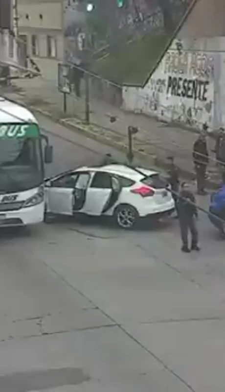 El hombre hirió a un policía.