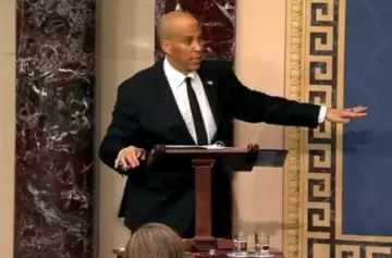 Senador de Estados Unidos dio un discurso de 25 horas y marcó un récord