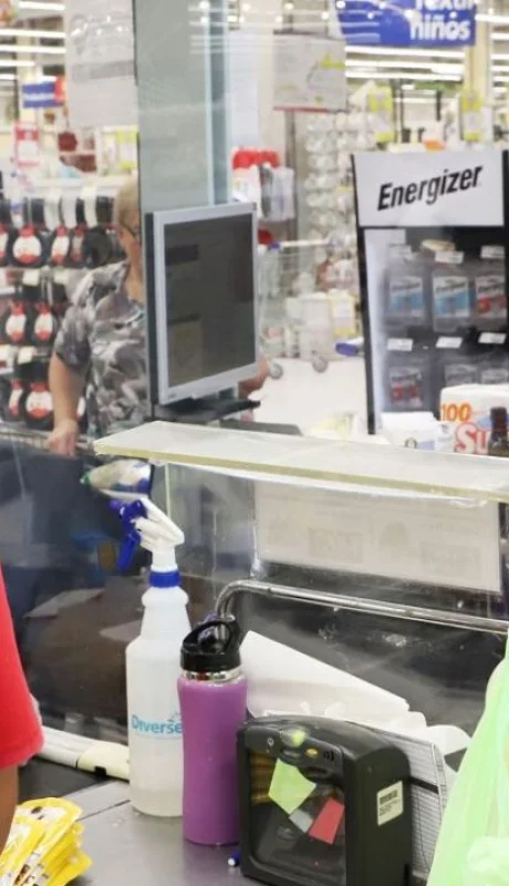 Coto ofrece trabajo.