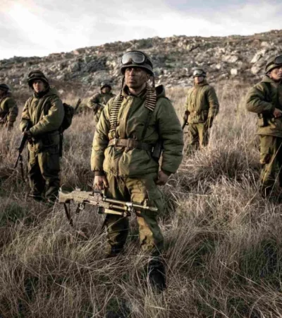 Soldados en el escenario de guerra