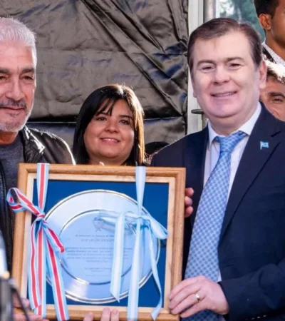 Emotivo homenaje a De Felippe.