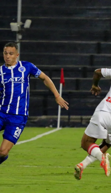 Jara fue importante en el lateral derecho de Godoy Cruz.