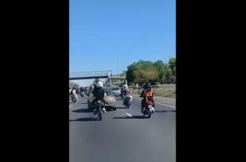 Invasión de motociclistas en el Acceso Sur: denuncian imprudencia y amenazas