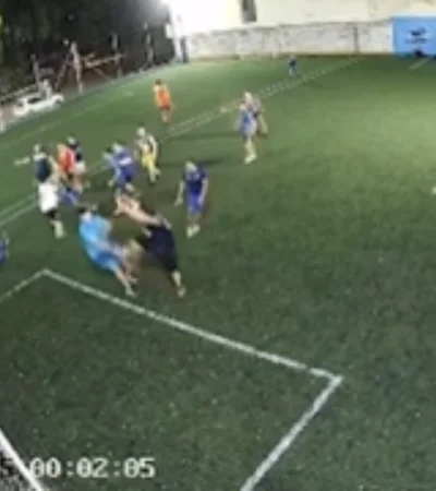 Policías fueron emboscados por un grupo de barras bravas