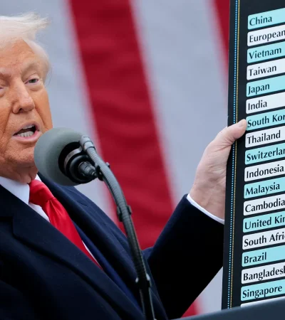 "La propuesta de Trump es golpear primero, y negociar después" (L. Anzalone).