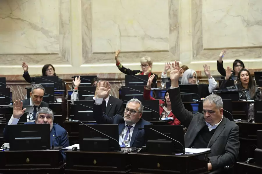 Ardua sesión de la Cámara alta