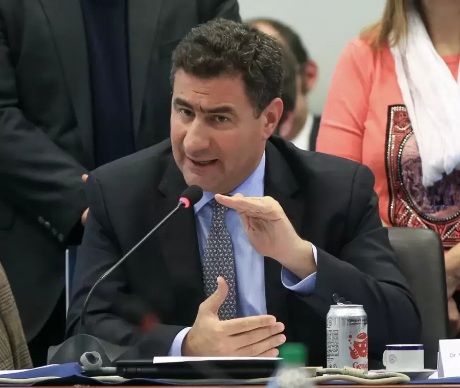 "El problema es que los medicamentos no hayan sido controlados por la ANMAT" (C. Regazzoni)