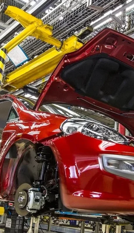 ¿Se frena la producción? El dato del INDEC que preocupa a la industria automotriz y el textil en octubre