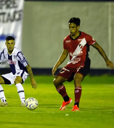 Deportivo Maipú rescató un punto en su visita a Tristán Suárez
