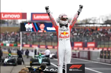 Verstappen brilló en Japón con su Red Bull y logró su primer triunfo del año