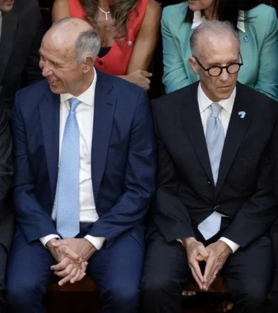 Loa cuatro miembros de la Corte.