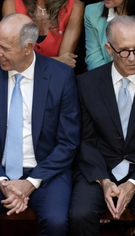 Loa cuatro miembros de la Corte.