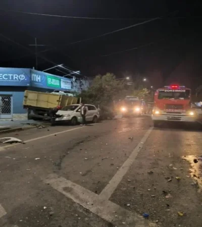 Tupungato: camión sin frenos arrasó con cinco autos e impactó con un histórico comercio