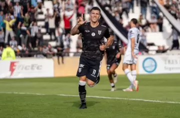 Gimnasia y Esgrima se lució ante Chaco For Ever y se afianza como único líder invicto