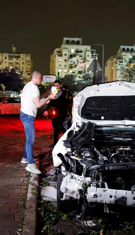 Uno de los autos alcanzado en Ashkelon tras el lanzamiento de misiles de Hamas/ Fuente: Reuters