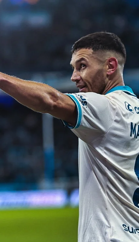 Adrián Martínez marcó tres tantos