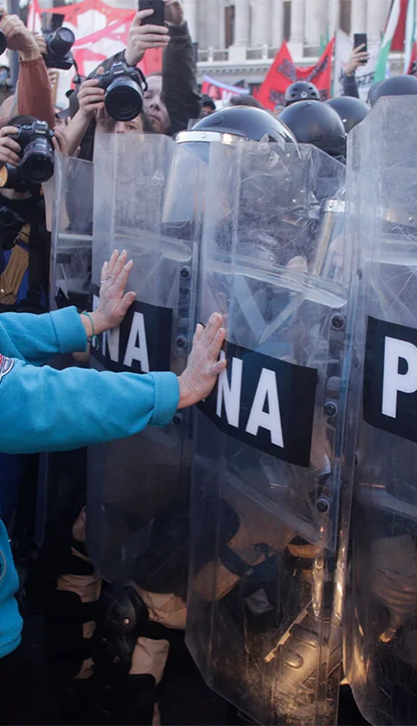 El SAME asistió a una manifestante herida en las protestas frente al Congreso