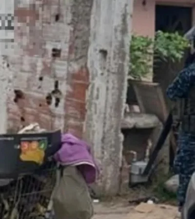 El sangriento hecho se produjo en este domicilio de Virrey del Pino, en el conurbano bonaerense. (Foto: cronica.com.ar)