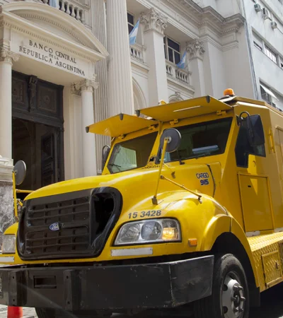 "Si la Argentina fuera un país que confía en su moneda, el Banco Central tendría 260 mil millones de dólares de reserva" (A. Barros)