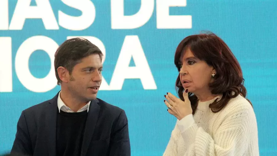 Kicillof se reunió este lunes con intendentes que lo respaldan en su pelea contra Cristina Kirchner.
