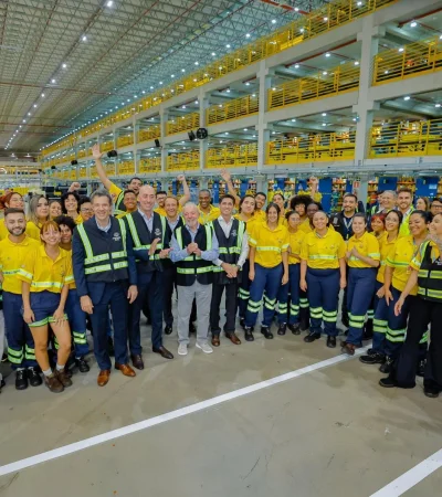 Lula en un centro de distribución de Mercado Libre.