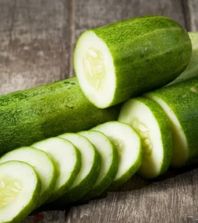 Parece raro, pero aconsejan no echarle ni sal ni vinagre: uno de los trucos para no repetir pepino durante todo el día.